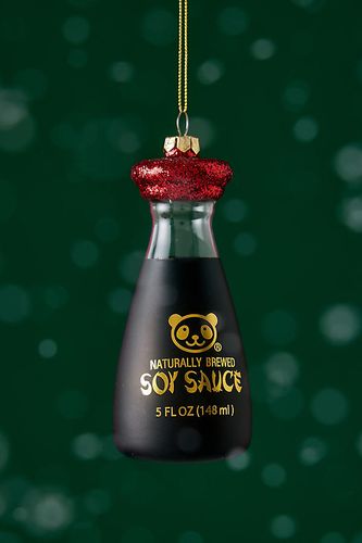 Boule de Noël en forme de bouteille de sauce soja par en Brown chez Anthropologie - Sass & Belle - Modalova