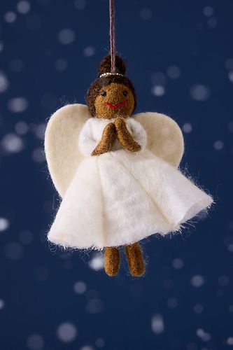 Christmas Angel Felt Ornament en chez Anthropologie - Felt So Good - Modalova