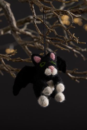 Décoration d'Halloween suspendue en feutre Chat Chauve-souris en Black chez Anthropologie - Felt So Good - Modalova