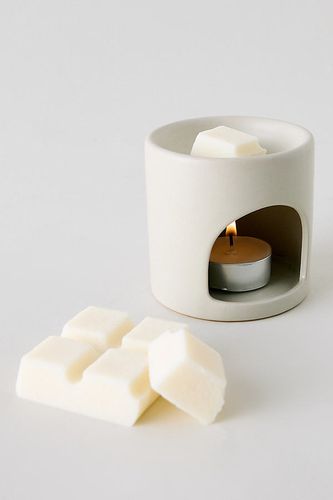Fondant de cire Terre riche et Oud foncé en chez Anthropologie - FieldDay - Modalova