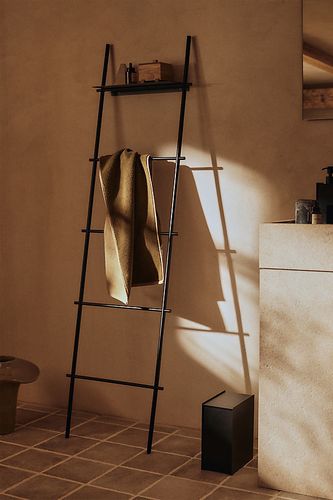 Échelle porte-serviettes Dora en Black chez Anthropologie - Ferm Living - Modalova