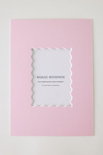 Support photo Ric Rac en Pink taille: A4 chez Anthropologie - Sarah Goodwin - Modalova