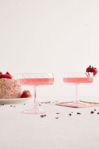 Verre coupé Twirl &, ensemble de 2 en Pink chez Anthropologie - Klevering - Modalova