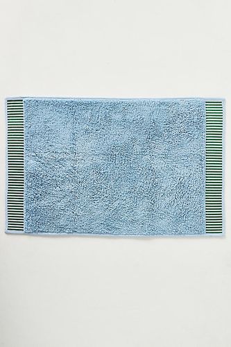 Tapis de bain Sloane tufté en Blue chez - Anthropologie - Modalova