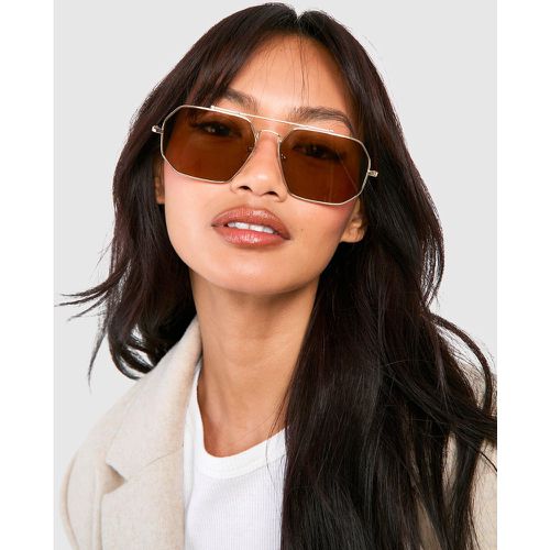 Tinted Frame Navigator Sunglasses - boohoo - Modalova