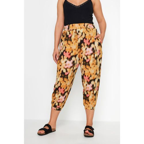 Curve Floral Print Textured Cropped Harem Trousers, Grande Taille & Courbes - Yours - Modalova
