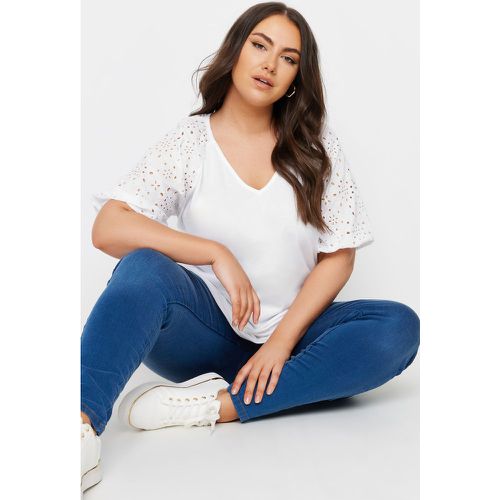 Curve White Broderie Anglaise Sleeve Tshirt, Grande Taille & Courbes - Yours - Modalova
