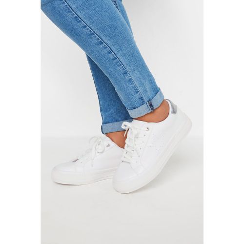White Star Cut Out Trainers In Extra Wide eee Fit - Yours - Modalova