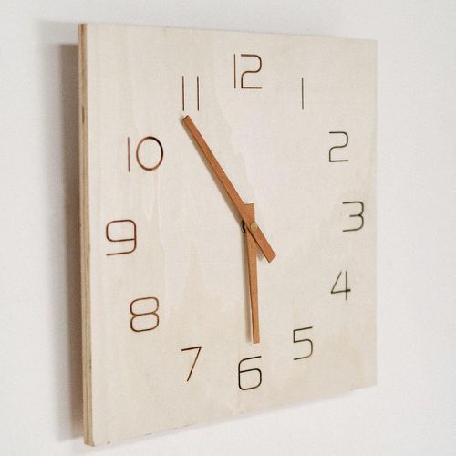 Horloge contreplaquée carrée - Simplicity - Factory - Modalova
