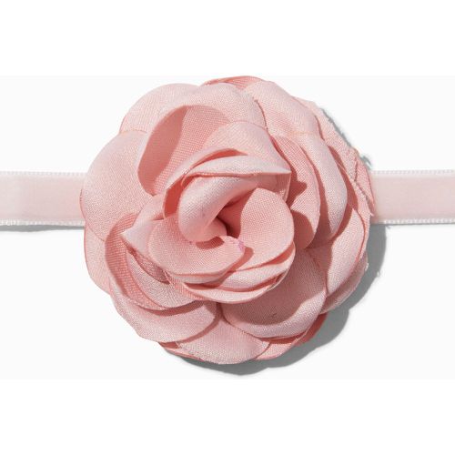 Ras-de-cou petit bouquet de fleurs satiné rose - Claire's - Modalova