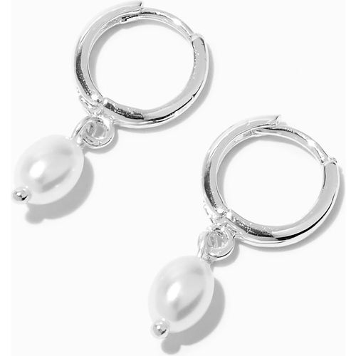 Boucles d’oreilles huggies en perles d’imitation 10 mm couleur - Claire's - Modalova