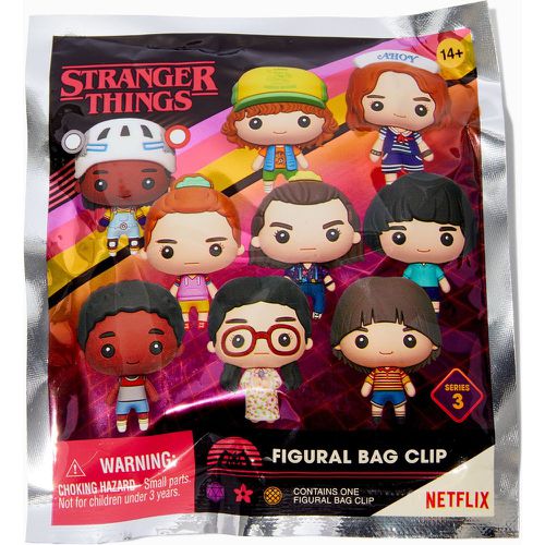 Pochette surprise clip de décoration pour sac avec figurine Stranger Things™ série 3 - Les modèles peuvent varier - Claire's - Modalova