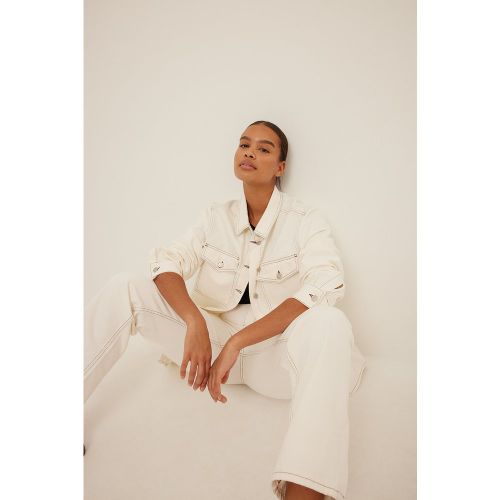 Jean droit à coutures contrastantes - Offwhite - NA-KD Trend - Modalova