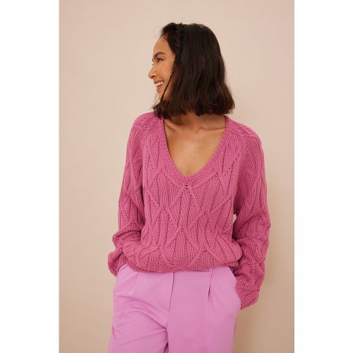 Pull col en V en maille torsadée - Pink - Amaka & Fia Hamelijnck x NA-KD - Modalova