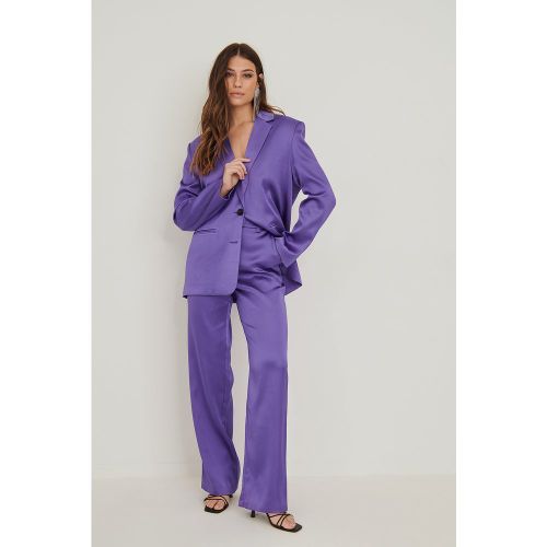 Pantalon de costume en satin - Purple - NA-KD Party - Modalova