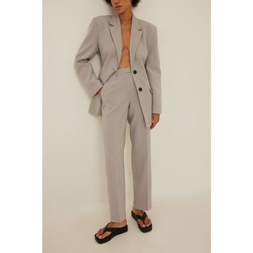 Pantalon de costume droit recyclé - Grey - NA-KD Trend - Modalova