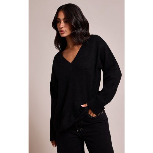 Petite Pull en maille tricot à col en V | Taille Large - PrettyLittleThing - Modalova