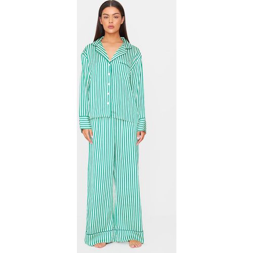 Ensemble pyjama long satiné à rayures - PrettyLittleThing - Modalova