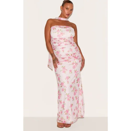 Plus Robe longue fleurie froncée à détail foulard - PrettyLittleThing - Modalova