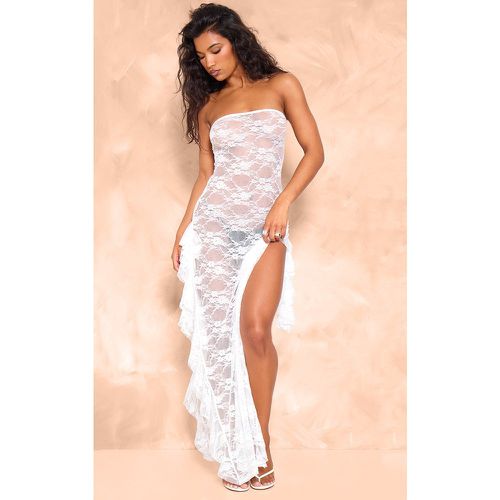 Robe longue bustier en dentelle blanche à fente et bordure volantée - PrettyLittleThing - Modalova