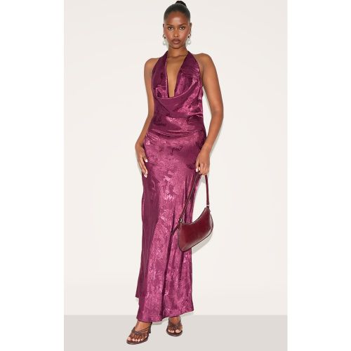 Robe longue satinée à col bénitier décolleté - PrettyLittleThing - Modalova
