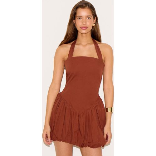 Robe bouffante à dos nu - PrettyLittleThing - Modalova