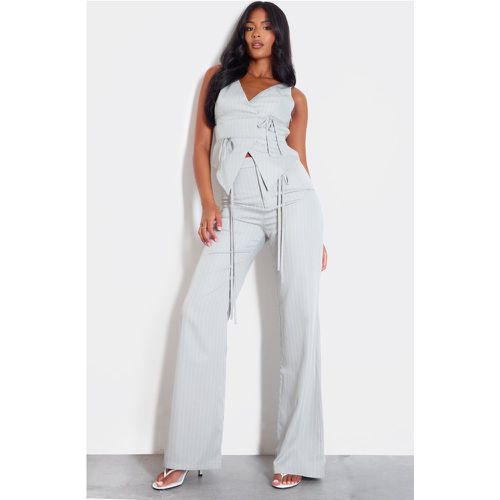 Tall Pantalon droit à fines rayures et détail noeuds sur le devant - PrettyLittleThing - Modalova