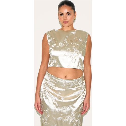 Top court Plus à encolure nageur et broderies florales | Taille 48 - PrettyLittleThing - Modalova