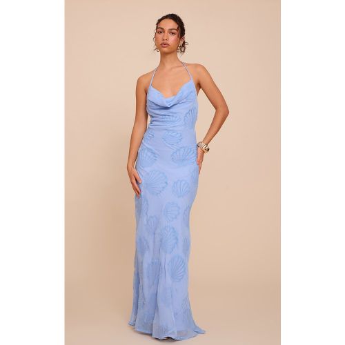 Robe longue en mousseline de soie bleu pâle à col bénitier et coquillages brodés - PrettyLittleThing - Modalova