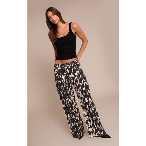Jean large ample et blanc imprimé léopard | Taille 38 - PrettyLittleThing - Modalova
