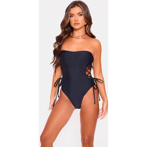 Maillot de bain bustier à nouer sur les côtés - PrettyLittleThing - Modalova