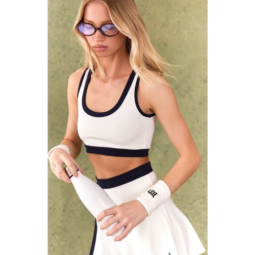 Crop top en Sculpt à col rond et logo imprimé - PrettyLittleThing - Modalova