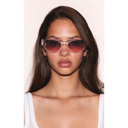 A. KJÆRBEDE Lunettes de soleil style visière à monture transparente - PrettyLittleThing - Modalova