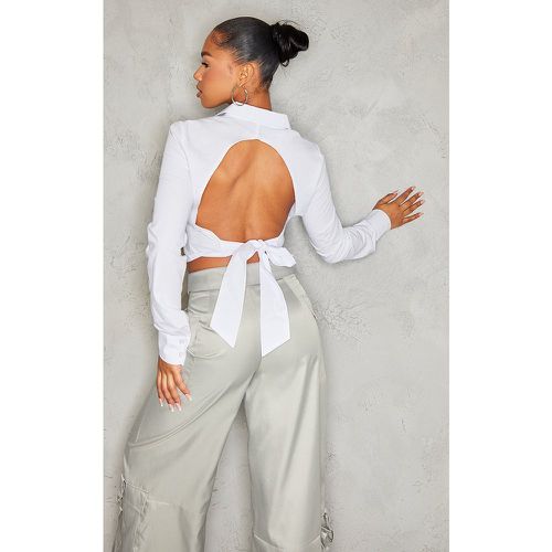 Chemise ajustée en maille tissée blanche à manches longues et dos ouvert noué - PrettyLittleThing - Modalova