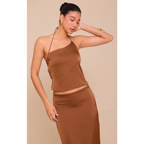 Crop top satiné chocolat à dos nu - PrettyLittleThing - Modalova