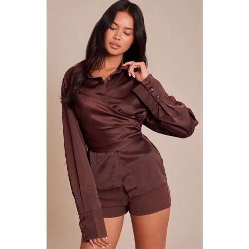 Chemise cache-coeur satinée à manches longues | Taille 38 - PrettyLittleThing - Modalova