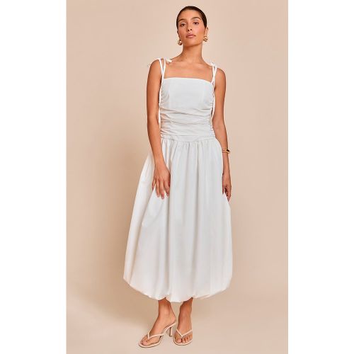 Petite Robe mi-longue bouffante blanche à bretelles très fines - PrettyLittleThing - Modalova