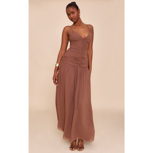 Robe longue en mousseline de soie froncée à taille tombante - PrettyLittleThing - Modalova