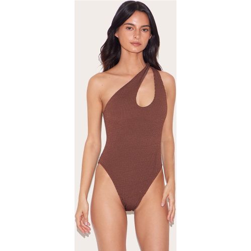 Maillot de bain asymétrique crêpé marron chocolat à découpe - PrettyLittleThing - Modalova