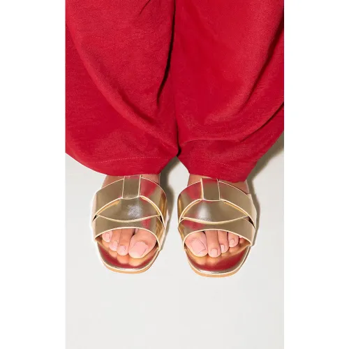 Sandales rondes en PU à brides croisées - PrettyLittleThing - Modalova