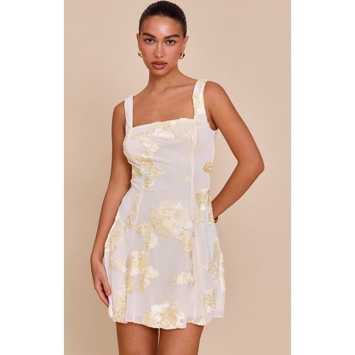 Robe trapèze à broderie - PrettyLittleThing - Modalova