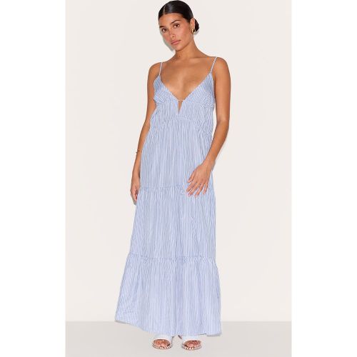 Petite Robe longue finement rayée à bretelles fines et étages - PrettyLittleThing - Modalova
