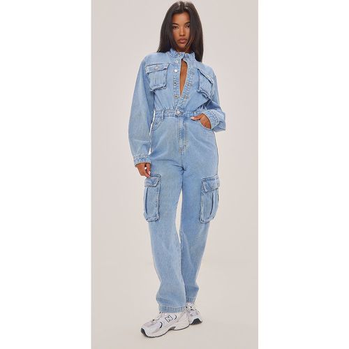 Combinaison large en jean bleu clair délavé style cargo - PrettyLittleThing - Modalova