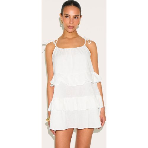 Petite Mini robe tissée blanche à étages volantés - PrettyLittleThing - Modalova