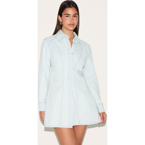 Robe chemise en jean à taille cintrée - PrettyLittleThing - Modalova