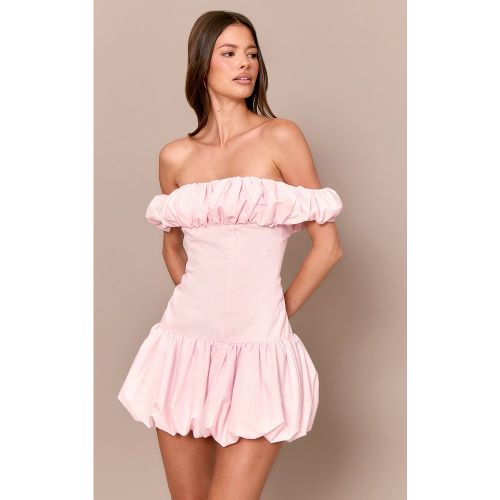 Robe moulante froncée à ourlet bouffant - PrettyLittleThing - Modalova