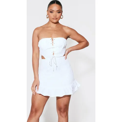 Robe-bustier droite blanche à fronces et lacets - PrettyLittleThing - Modalova