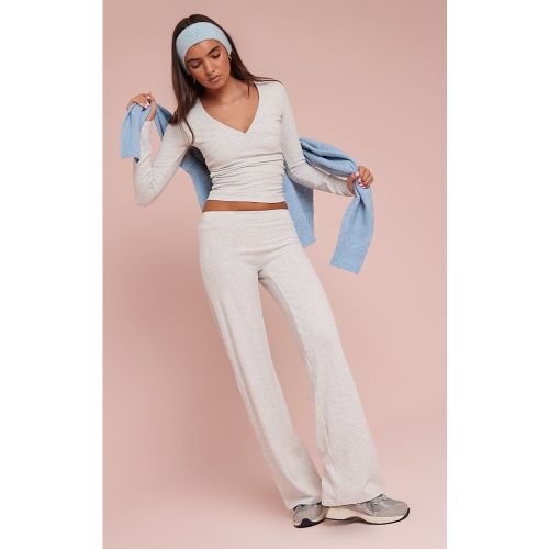 Pantalon décontracté droit en coton doux à taille basse | Taille Large - PrettyLittleThing - Modalova