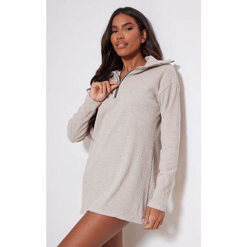 Robe pull oversize côtelée à col haut et demi-zip - PrettyLittleThing - Modalova