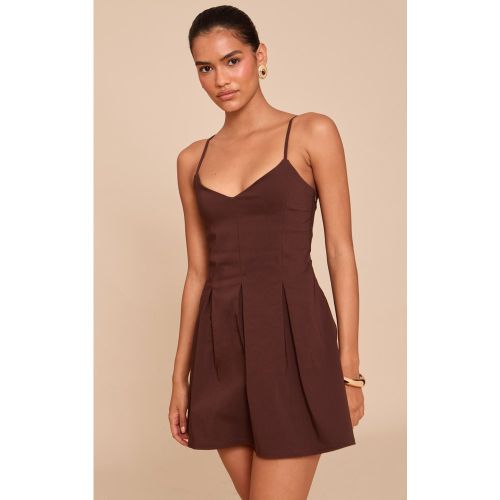 Robe droite tissée stretch plissée à bretelles fines - PrettyLittleThing - Modalova